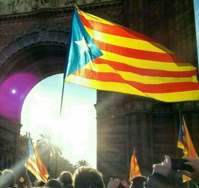 Per una Catalunya lliure,
millor i més justa per tothom,
en especial, 
per les persones que més pateixen!!! ❤