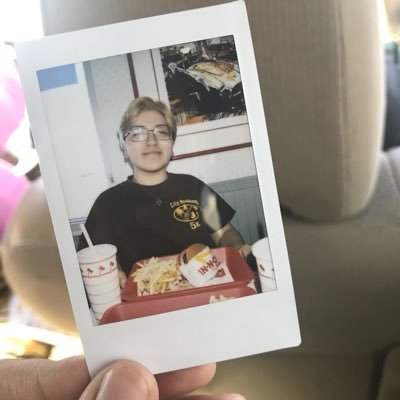 julietaflorezz's profile picture. I want friends from around the world type shit.