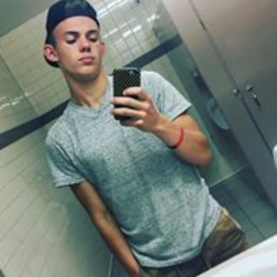 Fort nite player not streamer lol.... 150+ wins 4k kills dm to squad up or add me on Xbox @Mikinator69