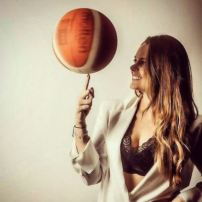 ereahierro's profile picture. Reportera de TV