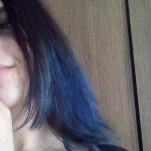 Самозакохана істота, в пошуках себе та істини. Ділю себе на сотню, а тебе навпіл. Про мене нічого нікому не знати. Ділюсь тим, що зцілює поранені душі.