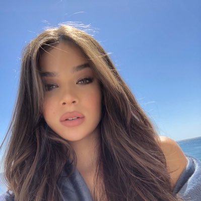 I'm a huge fan of @HaileeSteinfeld, the most beautiful and talented actress/singer on the planet. I am not Hailee Steinfeld. ❤️ #haileesteinfeld #dickenson