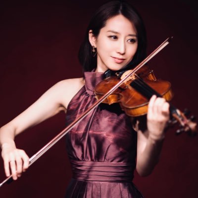 ヴァイオリン弾いてます。桐朋学園大学卒業。高嶋ちさ子12人のヴァイオリスト元メンバー。現在、フリー奏者として活動中。