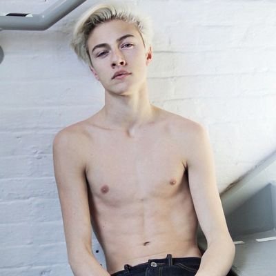 PetitsachaBrook's profile picture. 