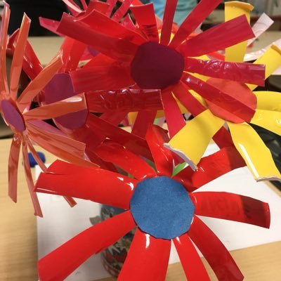 #twittclasse des CE2 de l'école Pierre et Marie Curie. Nos projets : #twictée dossard 791, #mathador et la classe participe à @EMCpartageons