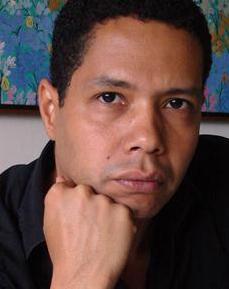 Apasionado de la buena mesa, investigador, escritor, editor, docente, asesor en el ámbito de la gastronomía, fotógrafo y artista plástico.