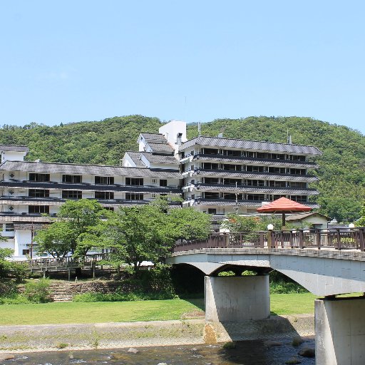 豊富な湯量と日本庭園風呂が自慢の宿。 バラ湯もおすすすめ♪
売店楽市Openしました↓
https://t.co/1pTI3YamLt
温泉めぐり好きな方LINEフォロ→https://t.co/Lohe16zp1x… 温泉むすめ/三朝歌蓮ちゃん/蟹/かに/三朝温泉/鳥取/湯めぐり/旅館/みささ