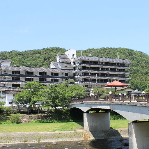 豊富な湯量と日本庭園風呂が自慢の宿。 バラ湯もおすすすめ♪ 
売店楽市Openしました↓
https://t.co/1pTI3YamLt
温泉めぐり好きな方LINEフォロ→https://t.co/Lohe16zp1x… 温泉むすめ/三朝歌蓮ちゃん/蟹/かに/三朝温泉/鳥取/湯めぐり/旅館/みささ