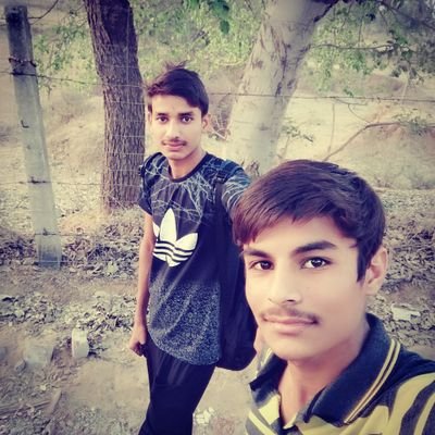 AbhiShek0948993's profile picture. बादाम खाने से उतनी अक्ल नहीं आती.
जितनी धोखा खाने से  आती है..☺️☺️☺️