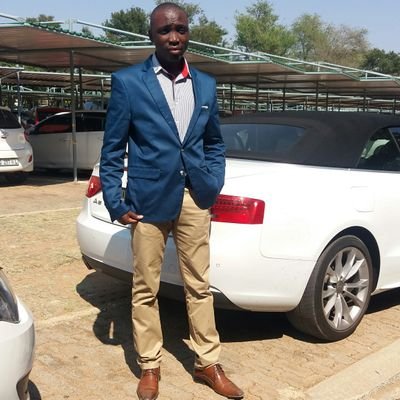 a LLB STUDENT AT https://t.co/eknYhwUhEk PLAYING FOOTBALL. ORLANDO PIRATES ,MANCHESTER UNITED & REAL MADRID https://t.co/yb2cNUNgxY IN LOVE WITH THE LAGAL FRATERNITY .PAPA GO NALEDI .