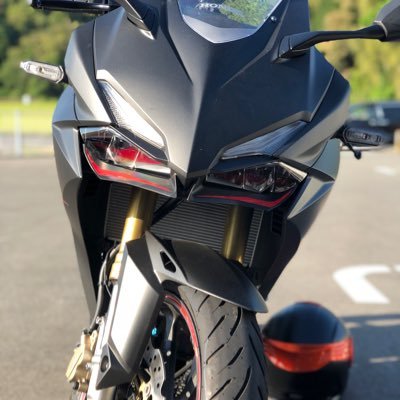 LM3fSavY3Bt39GY's profile picture. #バイク好き #CBR250RR #学生ライダー #大学生ライダー #福岡ライダー #ツーリング仲間募集中 MAGNA50→CBR250RR 無言フォローすいません🙇