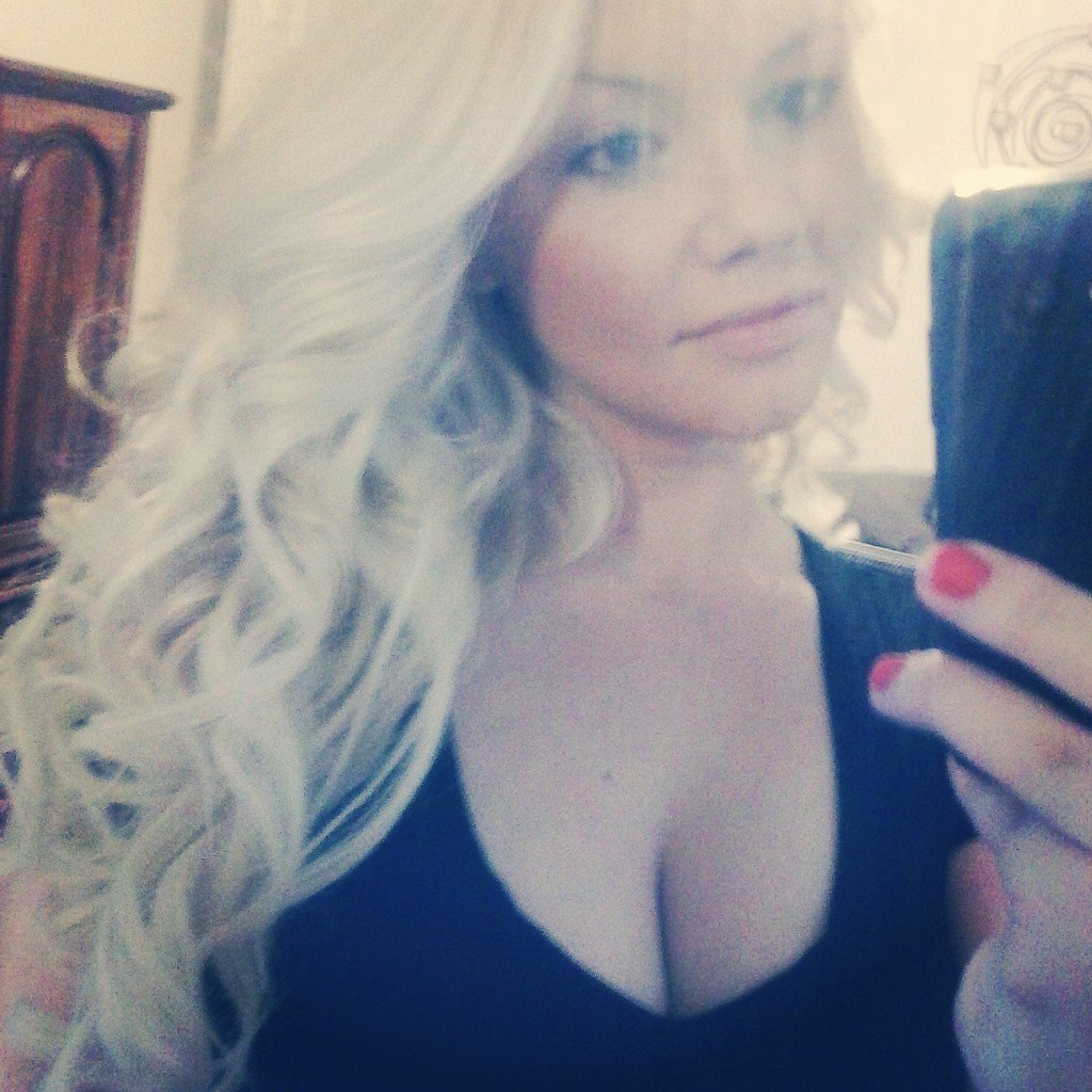 LindsWard20's profile picture. Married and happy