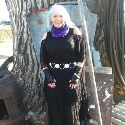 Family, Friends, Music, Dance, Singing, Art are my passions♥ I pray for world peace and the safety of mother earth♥Native Oregonian🎶 Love is and all is well♥