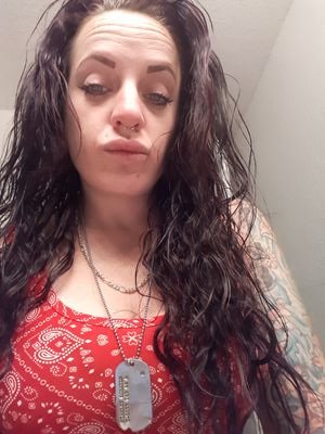 Im a 33 yr old mother of a beautiful 5 year old little girl. Im trying to reconnect with friends in Florida and Boston. Not looking for men to date.