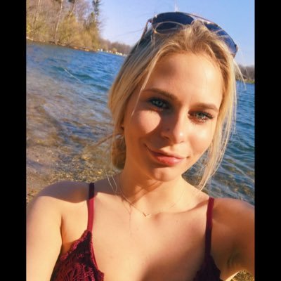 kaylinhill_'s profile picture. xoxo| sounds a whole lot like not my problem