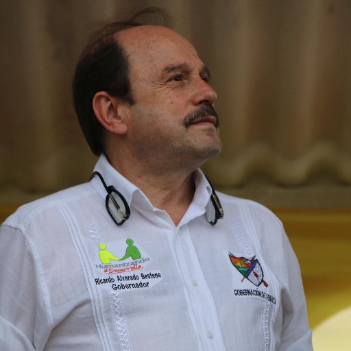 Médico Cirujano, Gobernador de Arauca 2016-2019. Alcalde de Arauca 1992-1994.