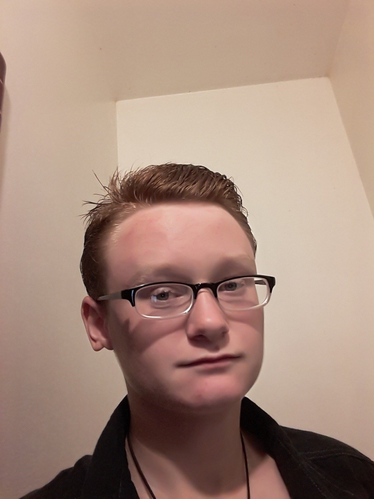 I'm 16 and like to chill if you want to chat hit me up on here follow my instagram it's xXlittlestomperXx check out my YouTube channel littlestomper martin