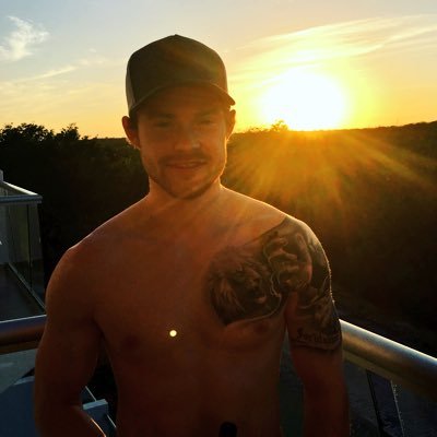 reillyson10's profile picture. My twitter game is sub par.