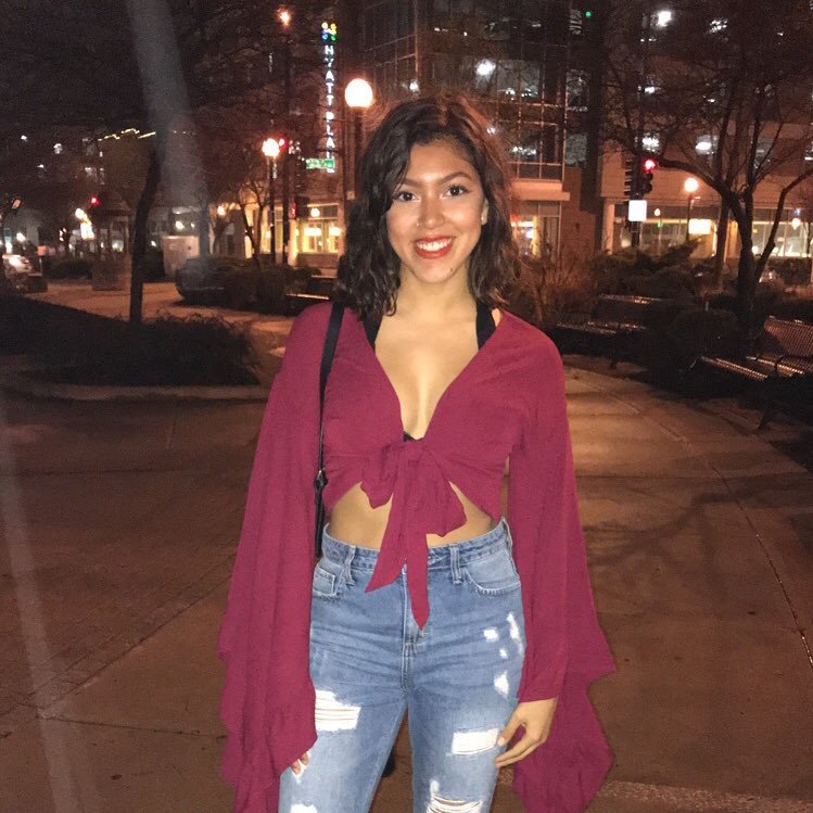 Quirky, Mexirican, and 21. YouTuber. Film student @ UIUC. living in London for the year 😇