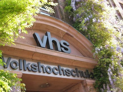 Kurse aus den Bereichen: 
Gesellschaft, Kunst/Gestalten, Gesundheit, Sprachen, Beruf/PC. 
vhs Heidelberg, Bergheimer Str. 76, 69115 HD,  http://t.co/uQZvOj6kfJ