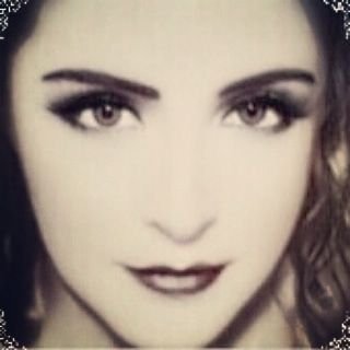 Madelcagru's profile picture. Voy por la vida atada a un corazón q sabe q la verdad es la única ley,q los sueños no se matan,no se pisan, relizarlos... la travesía más absoluta y maravillosa