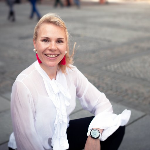 LeeniEmilia's profile picture. Excited about design, technology, business & the human approach. Here to discover & discuss topics related to my passions.