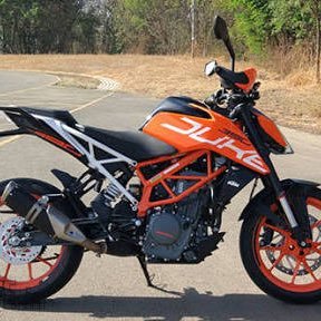 バイク用アカウント🏍/18歳/男子/PCX125に乗っております…/無言フォローすみません/ドラスタ、duke、cbr250rrに乗りたい/ちゃんと生きてます