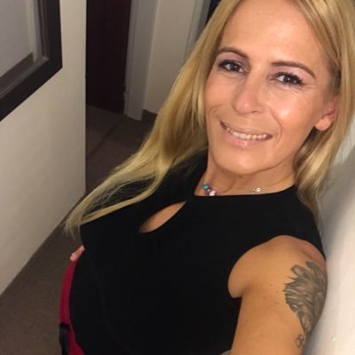 Los buenos besos, la comida casera, los abrazos porque sí, la música fuerte, la sinceridad, las risas sin sentido. Eso.