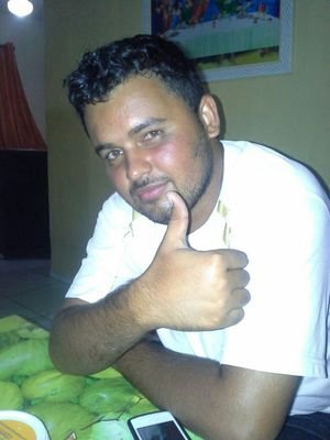 Sou um Homem romântico, bonito e talentoso.
Amante da Política Brasileira