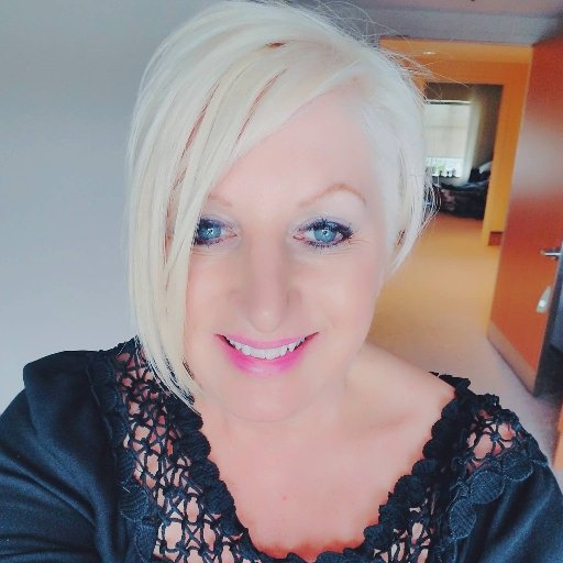 #DJ Hollywood# Female DJ #case workerr# Owner of Hollywood Promotions