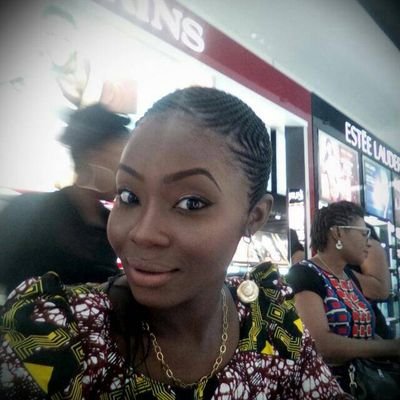 Julianabolarin's profile picture. 