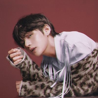 #BTSxARMY I'm a victim of Sir Kim Taehyung's charms. (I'm a f*cking fan account Twitter) #StreamingRun enthusiast