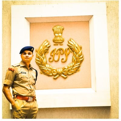 सत्यं सेवा सुरक्षणम
SP Shahjahanpur / IPS 2015 BATCH.
Views are personal. RTs are not Endorsement. For emergency please call 112.