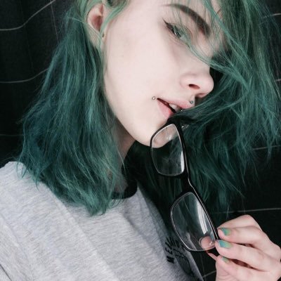 heythisismejoh's profile picture. « Peut-être nous transformerons nous en étoiles. »