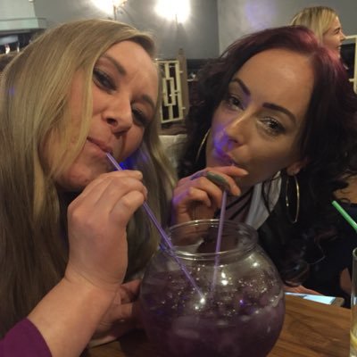 janinebetts's profile picture. Is a social butterfly