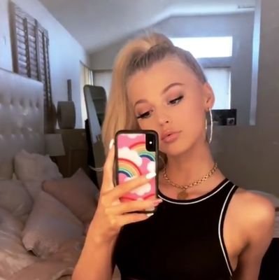 l love @beechloren02 with all of my heart. She is amazing and l hope one day to meet her.😚😚😚