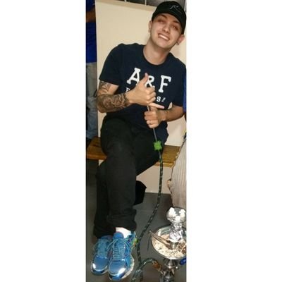 Muitos te odiarão fingindo te amar.Por trás tentarão te eliminar.Mas à quem Deus abençoa, ninguém jamais amaldiçoa.♪Bob Marley