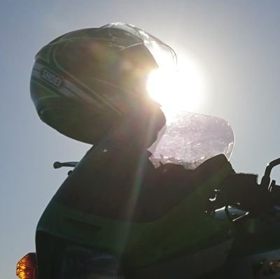 相棒はZRX1200R　GROM。
再びバイクに乗れることに感謝しながら、楽しく過ごすことをモットーに生きてます😁
バイク以外に日常の事も呟きます。