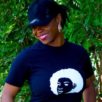Kay is a portrait photographer residing in West Palm Beach, FL.