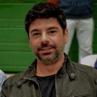 Bacharel em Relações Internacionais e Especialista em Gestão Pública.
