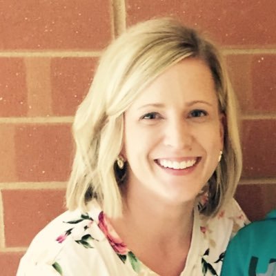 J5Christensen's profile picture. 💁🏼‍♀️+🐶+✏️+♥️