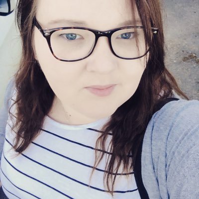 bubbly blogger 💻| addicted to sparkles ✨ and fairytales 🦄| Disney obsessed 🙈 engaged 💍 | living my own dream 🌈