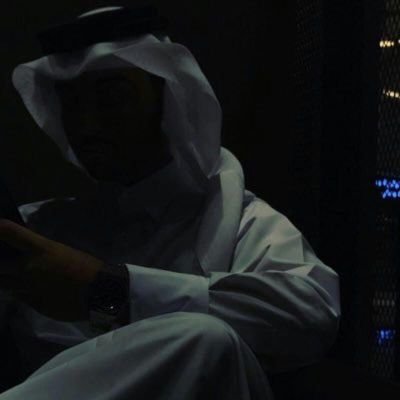 انا ريال اعزب فقدت الامل من الحب واعلن العزوبيه الابدايه بس اذا في بنت حاطه عينها علي عادي #تيي_علی_الخاص_و_أتقول_لا_تستحي