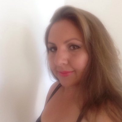 hija de una mujer maravillosa, esposa, madre de dos bombones que mas puedo pedir.
