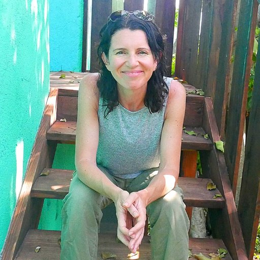 Writer, thinker, eater, seeker of joy, voracious reader, and queen blogger at https://t.co/UB10jgGDd3 On the road to living my best life!