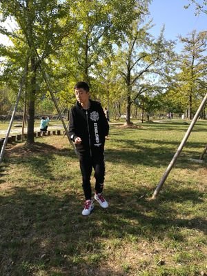 Tansuozhe13091's profile picture. One honest busniess man……