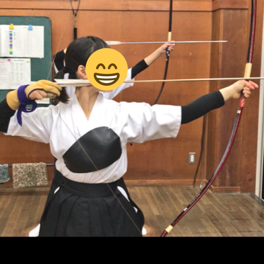 静岡県 とある高校の弓道女子 /部長/大前/直心I supercarbon/ 13㌔/弓具全て赤/前向き弓道/弟子2人