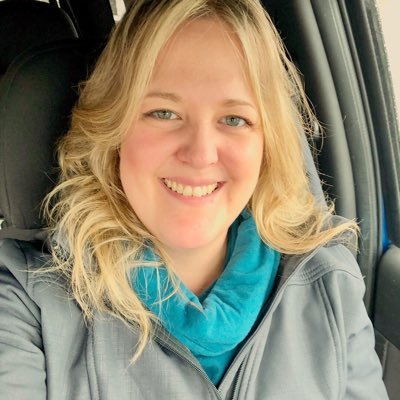 Northern Ontario born & raised speech-language pathologist, who loves to read, drink wine, & spend time at camp!