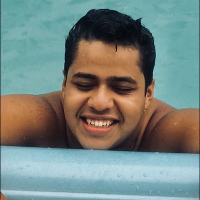 Qualquer pessoa que te motive a ser melhor, e alguém que vale a pena manter por perto