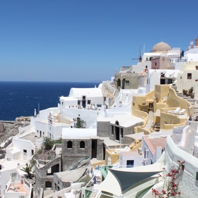 travellovestyle's profile picture. The love of travel is more than a pastime, it can be called a #travellovestyle. Follow to see our favorite experiences as we explore our world. ❤️✈️